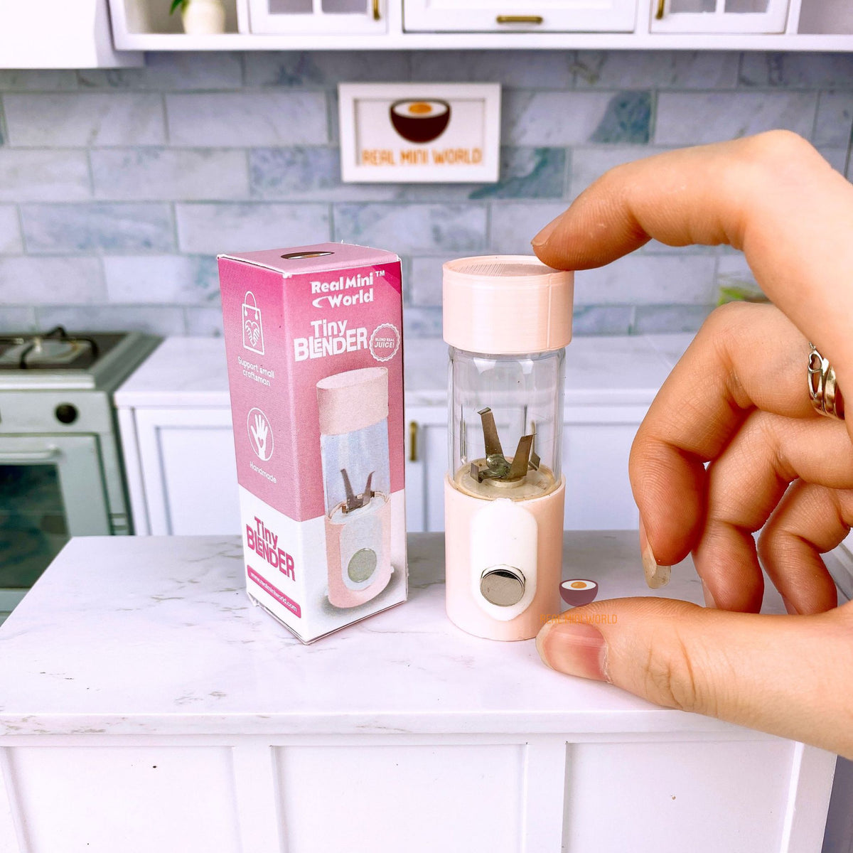World's Smallest Blender: A tiny kitchen appliance that really mixes!