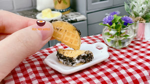 Tiny food レシピ：オレオワッフルクリーム l タイニーキッチンのミニチュアクッキング