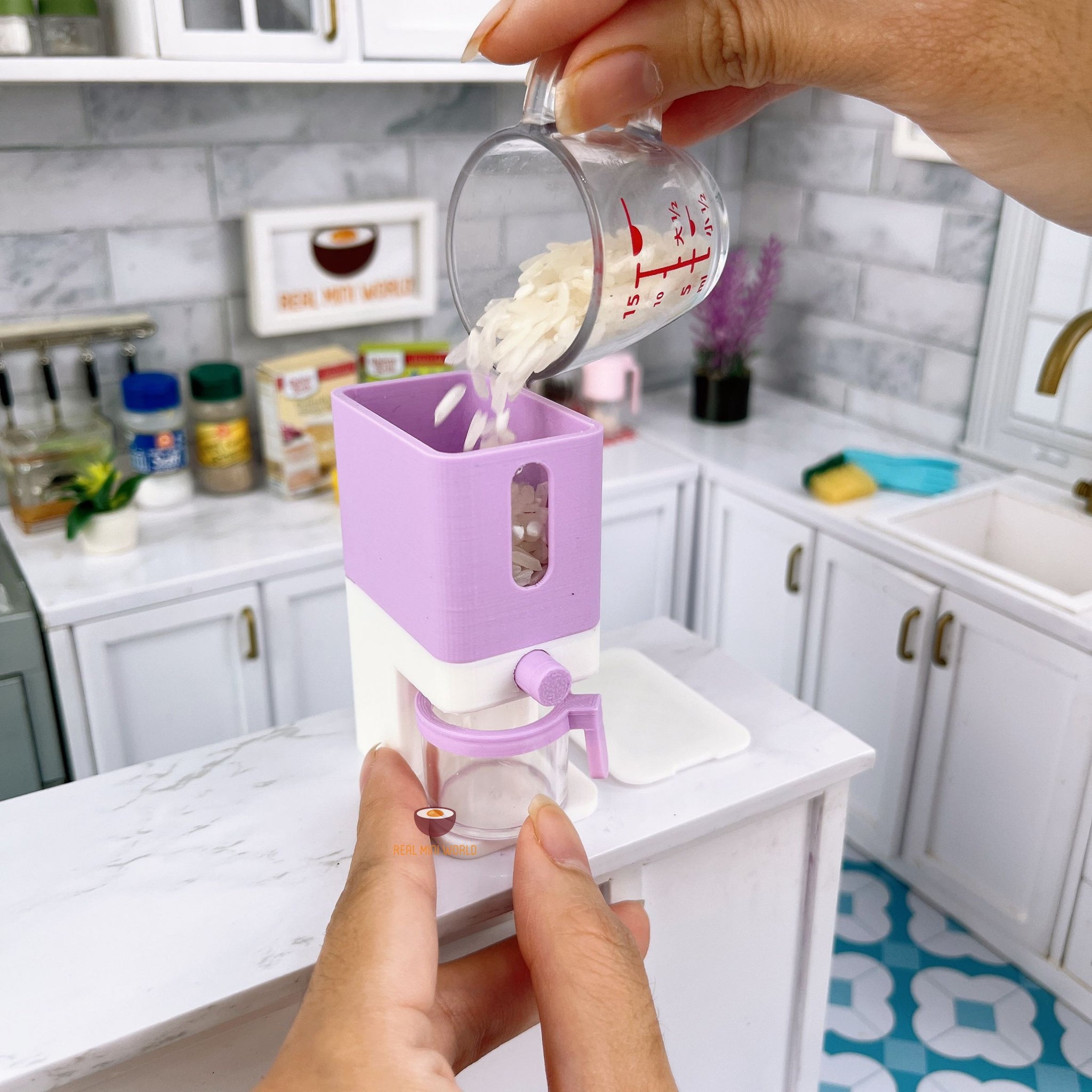Casa delle bambole in miniatura da cucina in ceramica 6 teiere di colori misti caffettiera fornitura 4226 - Italia