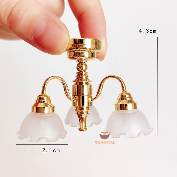 Chandelier miniature 18 cm, 4 bougeoirs laiton, objet religieux pour poupée? - Vendu Chandelier miniature 18 cm, 4 bougeoirs laiton, objet religieux pour poupée? - Vendu