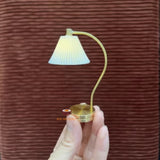 مصباح مصغر مطوي حقيقي بمقياس 1:6 