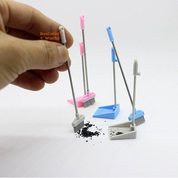 Miniature Broom & Dustpan | Dollhouse Miniature Shop