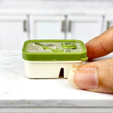 Caja bento en miniatura con cara sonriente