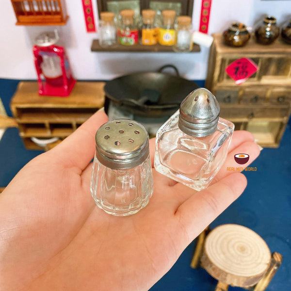 Miniature salt and pepper bottle : cook real mini food | Real Mini World - Real Mini World